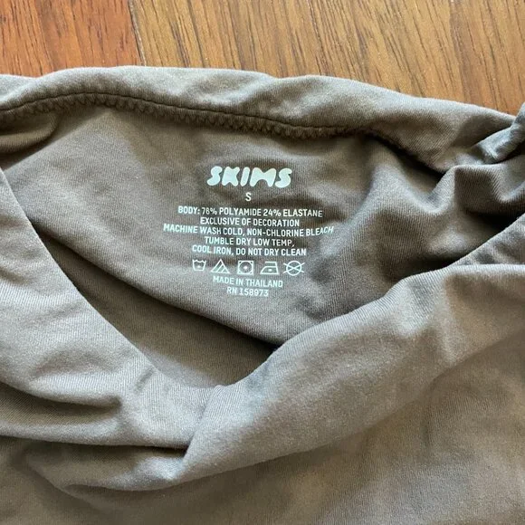 SKIMS fits everybody high neck bodysuit taupe S - Picture 3 of 4